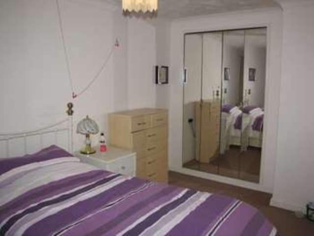  Image of 1 bedroom Flat for sale in Havant Road Cosham Portsmouth PO6 at Drayton Portsmouth Hampshire, PO6 2JA