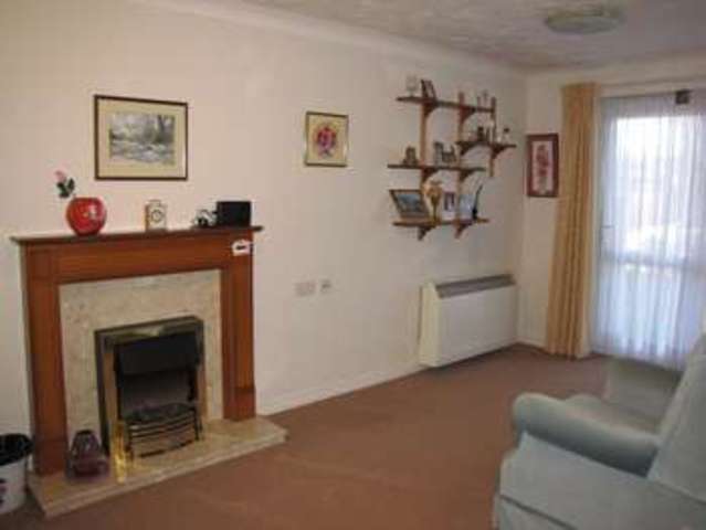  Image of 1 bedroom Flat for sale in Havant Road Cosham Portsmouth PO6 at Drayton Portsmouth Hampshire, PO6 2JA