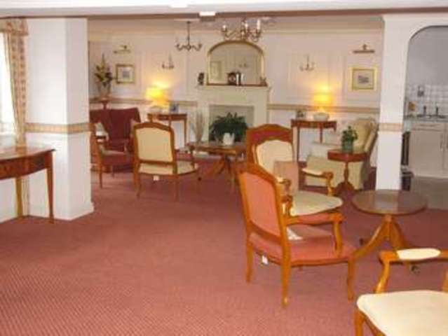  Image of 1 bedroom Flat for sale in Havant Road Cosham Portsmouth PO6 at Drayton Portsmouth Hampshire, PO6 2JA