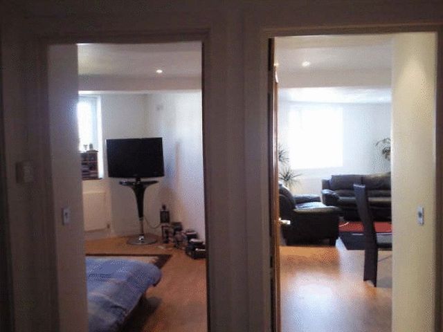  Image of 2 bedroom Flat to rent in Bridge Street Walton-on-Thames KT12 at 3 Bridge Street Walton-on-Thames, KT12 1AF