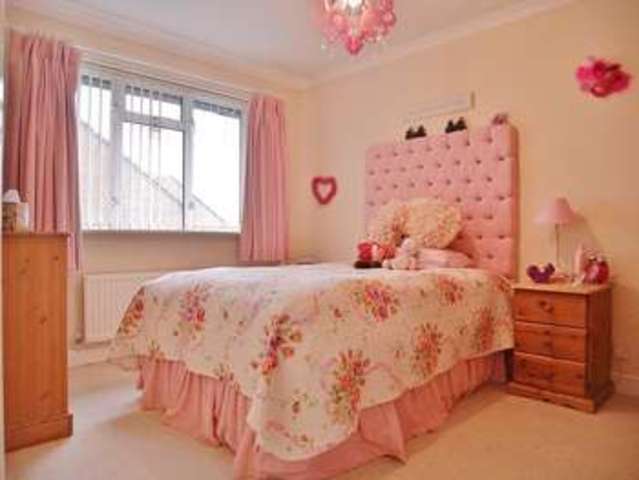  Image of 3 bedroom Detached house for sale in Dundas Close Abingdon OX14 at Abingdon, OX14 3UZ