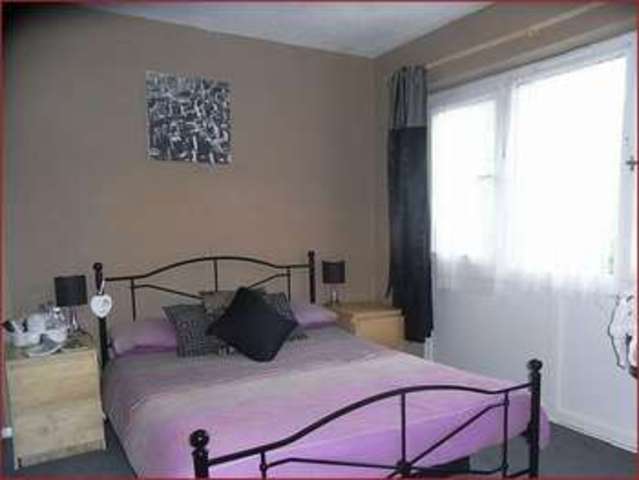  Image of 2 bedroom Property for sale in Dunster Close Barnet EN5 at Dunster Close  VIEWING SATURDAY 3RD MAY, EN5 2TE