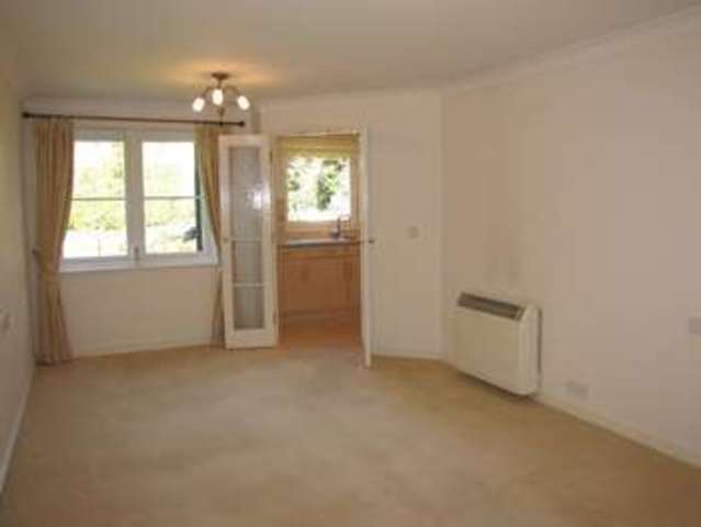 Image of 1 bedroom Flat for sale in Havant Road Cosham Portsmouth PO6 at East Cosham  Hampshire, PO6 2HZ