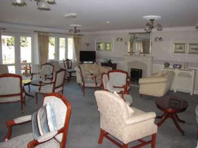  Image of 1 bedroom Flat for sale in Havant Road Cosham Portsmouth PO6 at East Cosham  Hampshire, PO6 2HZ