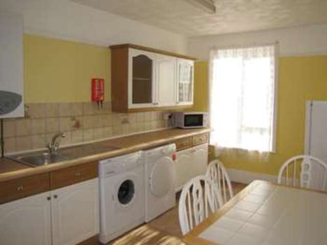  Image of 1 bedroom Flat to rent in Colville Road Cosham Portsmouth PO6 at East Cosham Portsmouth Hampshire, PO6 2DY