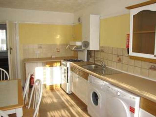  Image of 1 bedroom Flat to rent in Colville Road Cosham Portsmouth PO6 at East Cosham Portsmouth Hampshire, PO6 2DY