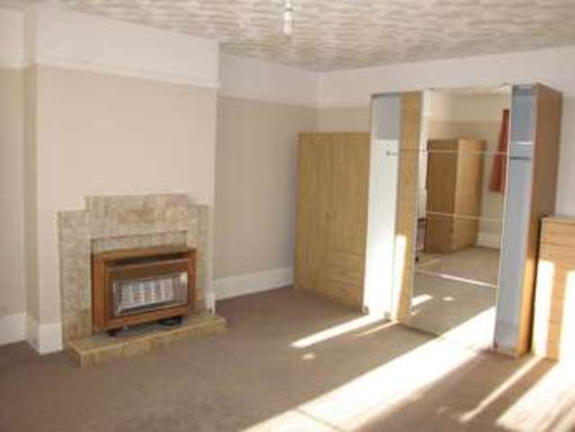  Image of 1 bedroom Flat to rent in Colville Road Cosham Portsmouth PO6 at East Cosham Portsmouth Hampshire, PO6 2DY