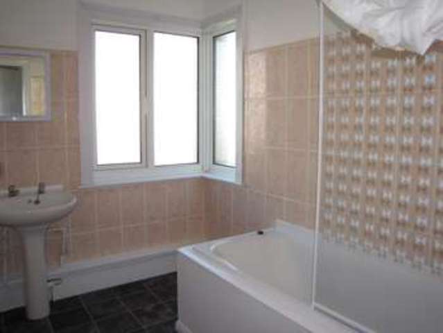  Image of 1 bedroom Flat to rent in Colville Road Cosham Portsmouth PO6 at East Cosham Portsmouth Hampshire, PO6 2DY