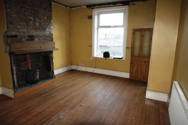  Image of 3 bedroom Detached house for sale in Elland Lane Elland HX5 at Elland Lane  Elland, HX5 9DU