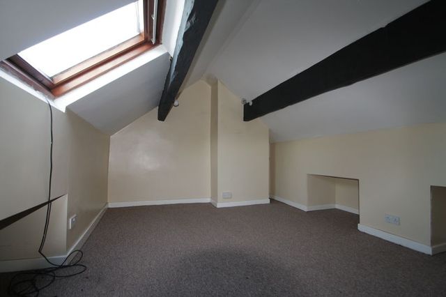  Image of 3 bedroom Detached house for sale in Elland Lane Elland HX5 at Elland Lane  Elland, HX5 9DU
