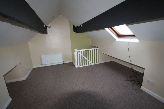  Image of 3 bedroom Detached house for sale in Elland Lane Elland HX5 at Elland Lane  Elland, HX5 9DU