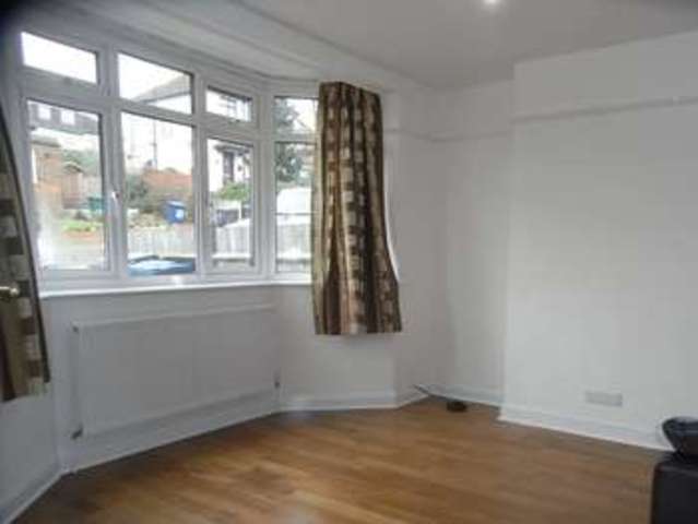  Image of 4 bedroom Property for sale in Elton Avenue Barnet EN5 at Elton Avenue  BARNET, EN5 2EB