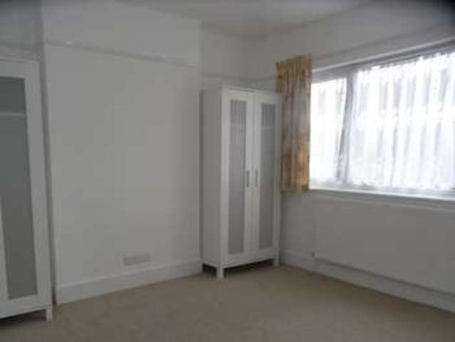  Image of 4 bedroom Property for sale in Elton Avenue Barnet EN5 at Elton Avenue  BARNET, EN5 2EB