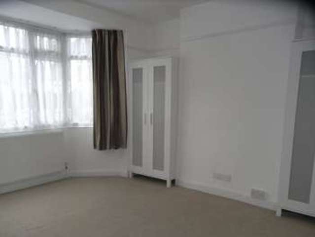  Image of 4 bedroom Property for sale in Elton Avenue Barnet EN5 at Elton Avenue  BARNET, EN5 2EB