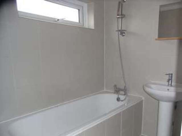  Image of 4 bedroom Property for sale in Elton Avenue Barnet EN5 at Elton Avenue  BARNET, EN5 2EB