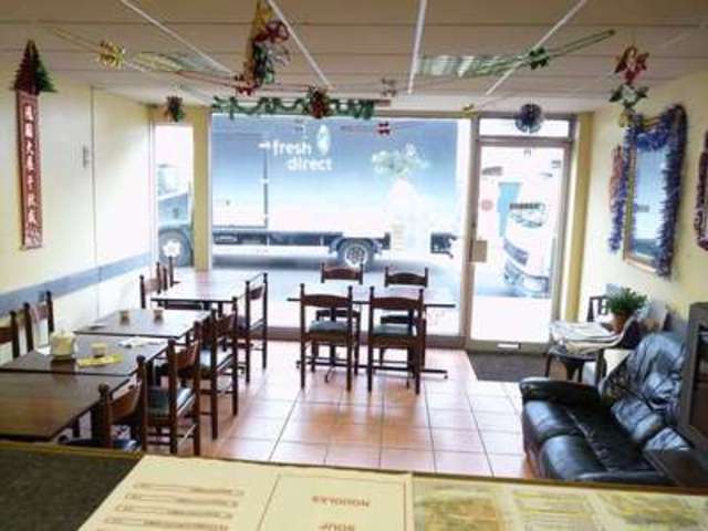  Image of Property to rent in High Street Hampton Wick Kingston upon Thames KT1 at High Street Hampton Wick, KT1 4DG