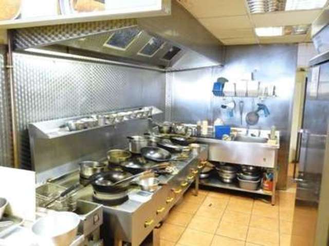  Image of Property to rent in High Street Hampton Wick Kingston upon Thames KT1 at High Street Hampton Wick, KT1 4DG