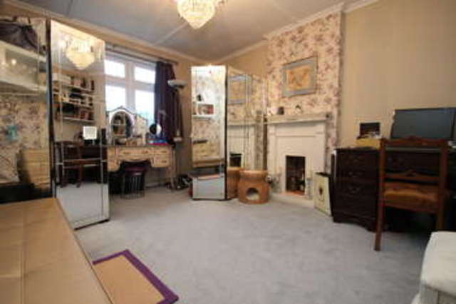  Image of 2 bedroom Maisonette for sale in Ewell Road Surbiton KT6 at Surbiton Surrey, KT6 6AE
