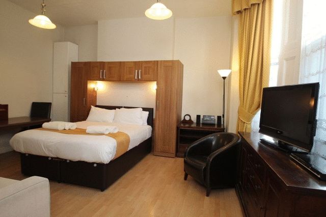  Image of Flat to rent in Castletown Road London W14 at Castletown Road  London, W14 9HE