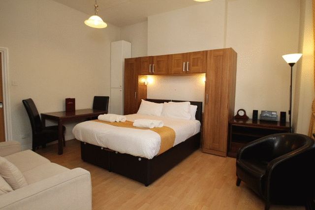  Image of Flat to rent in Castletown Road London W14 at Castletown Road  London, W14 9HE