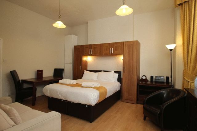  Image of Flat to rent in Castletown Road London W14 at Castletown Road  London, W14 9HE