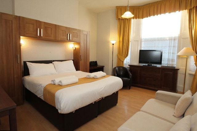  Image of Flat to rent in Castletown Road London W14 at Castletown Road  London, W14 9HE