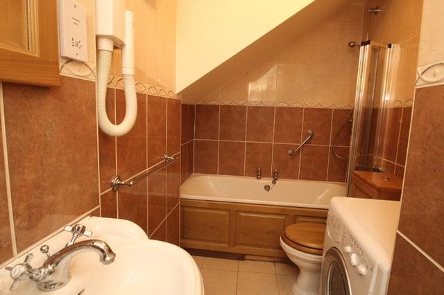  Image of Flat to rent in Castletown Road London W14 at Castletown Road  London, W14 9HE