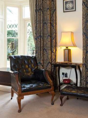  Image of 7 bedroom Detached house for sale in Osborn Road Fareham PO16 at Fareham Hampshire, PO16 7DS