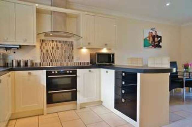  Image of 5 bedroom Detached house for sale in Faringdon Road Southmoor Abingdon OX13 at Faringdon Road  Southmoor, OX13 5BG
