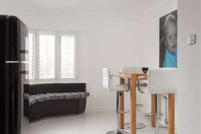  Image of 4 bedroom Detached house for sale in Havant Road Farlington Portsmouth PO6 at Farlington Portsmouth Hampshire, PO6 1AA