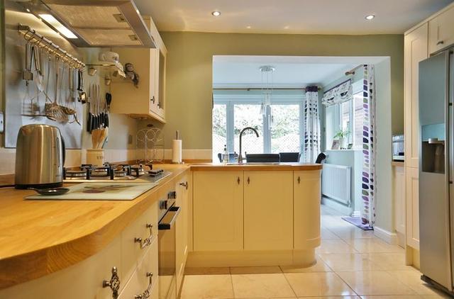  Image of 3 bedroom Semi-Detached house for sale in Farm Road Abingdon OX14 at Abingdon, OX14 1NE
