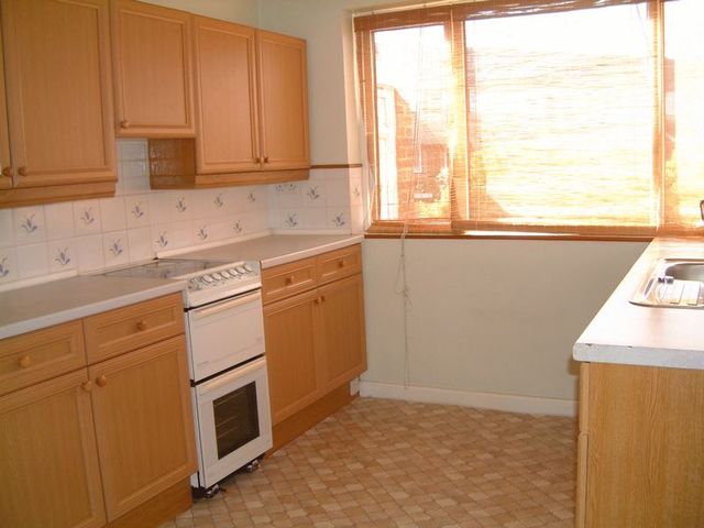  Image of 3 bedroom Terraced house to rent in Farm View Taunton TA2 at Farm View  Taunton, TA2 7RA