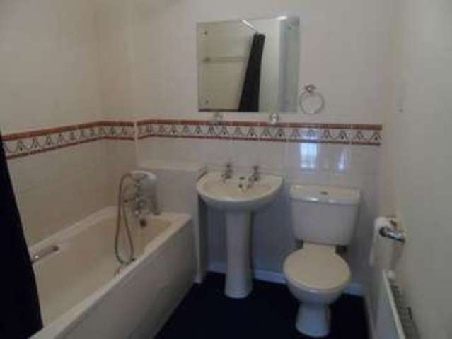  Image of 4 bedroom Terraced house to rent in Finchale Avenue Priorslee Telford TF2 at Finchale Avenue Priorslee Telford, TF2 9YE