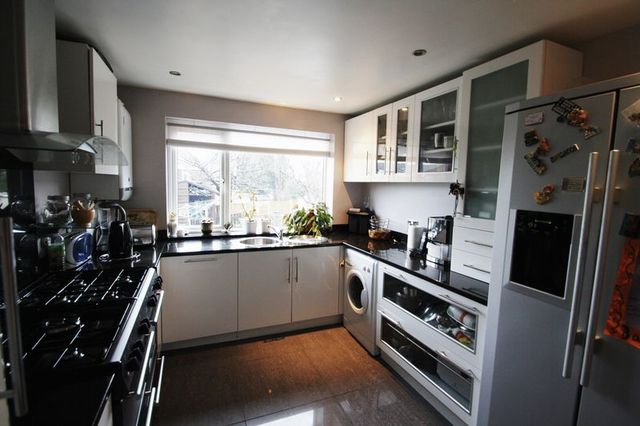  Image of 4 bedroom Bungalow for sale in Foxcroft Drive Brighouse HD6 at Foxcroft Drive  Brighouse, HD6 3PH