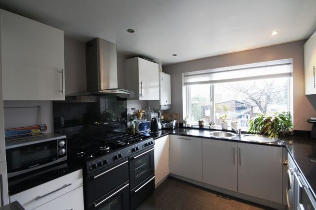  Image of 4 bedroom Bungalow for sale in Foxcroft Drive Brighouse HD6 at Foxcroft Drive  Brighouse, HD6 3PH