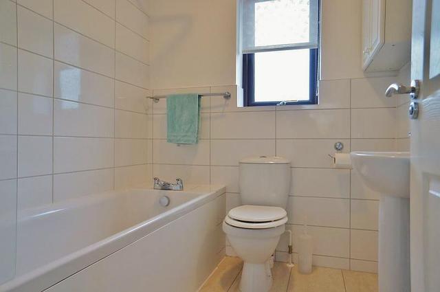  Image of 4 bedroom Detached house for sale in Gardiner Close Abingdon OX14 at Abingdon, OX14 3YA