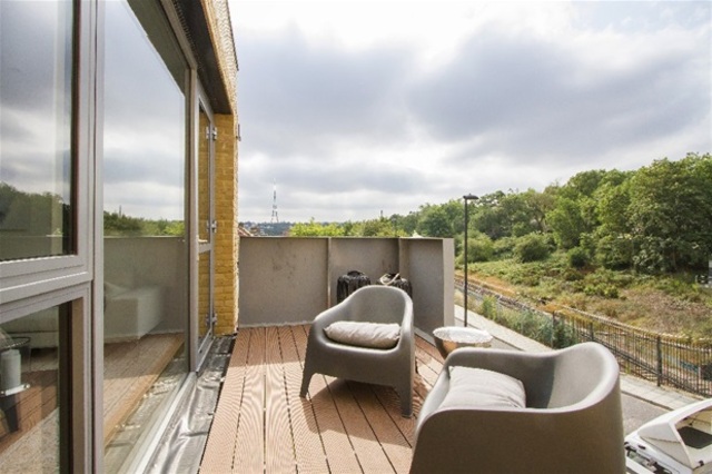  Image of 2 bedroom Flat for sale in Gipsy Road London SE27 at Crystal Palace, SE27 9QS