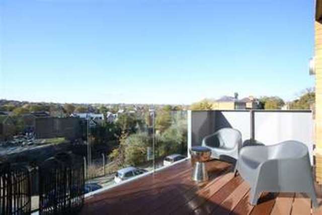  Image of 2 bedroom Flat for sale in Gipsy Road London SE27 at Crystal Palace, SE27 9QS