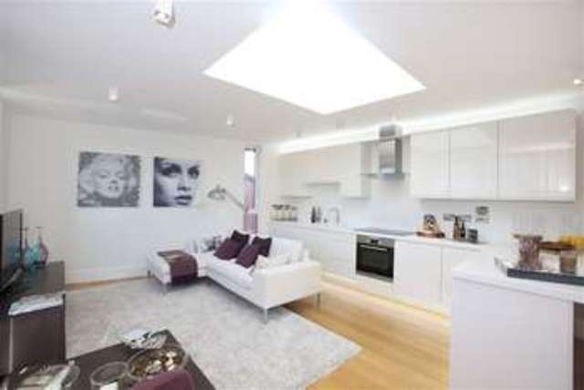  Image of 2 bedroom Flat for sale in Gipsy Road London SE27 at Crystal Palace, SE27 9QS