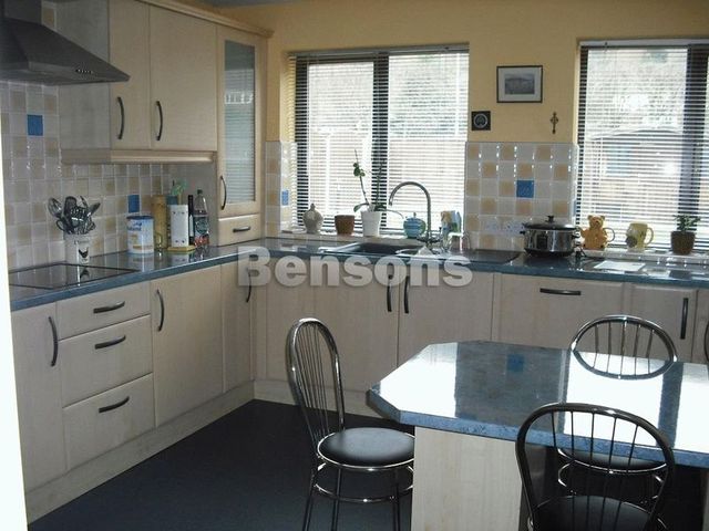  Image of 4 bedroom Detached house to rent in Golfa Close Middletown Welshpool SY21 at Golfa Close Middletown Welshpool, SY21 8EZ