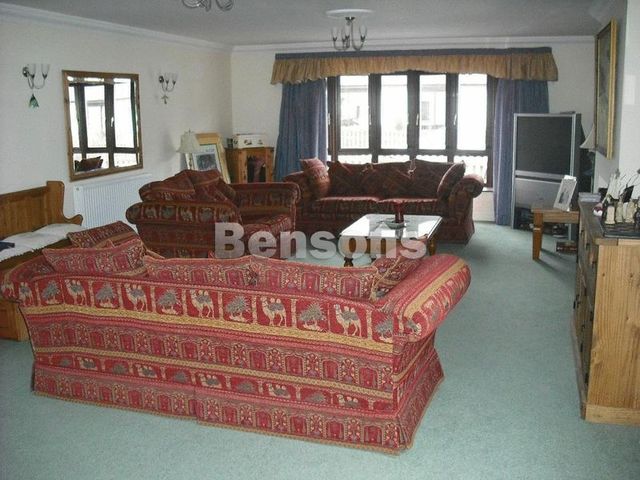  Image of 4 bedroom Detached house to rent in Golfa Close Middletown Welshpool SY21 at Golfa Close Middletown Welshpool, SY21 8EZ