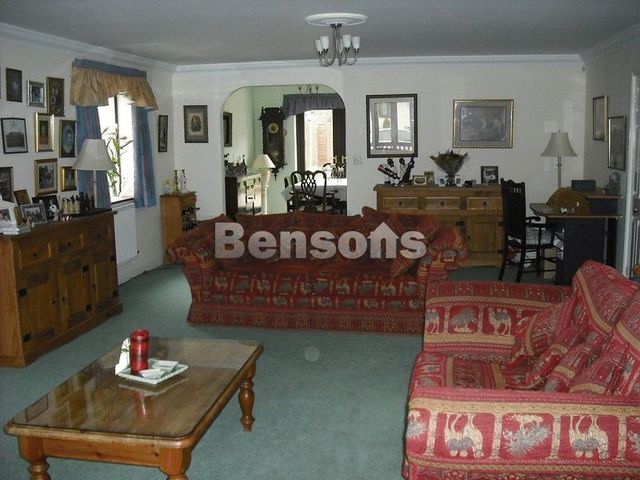  Image of 4 bedroom Detached house to rent in Golfa Close Middletown Welshpool SY21 at Golfa Close Middletown Welshpool, SY21 8EZ