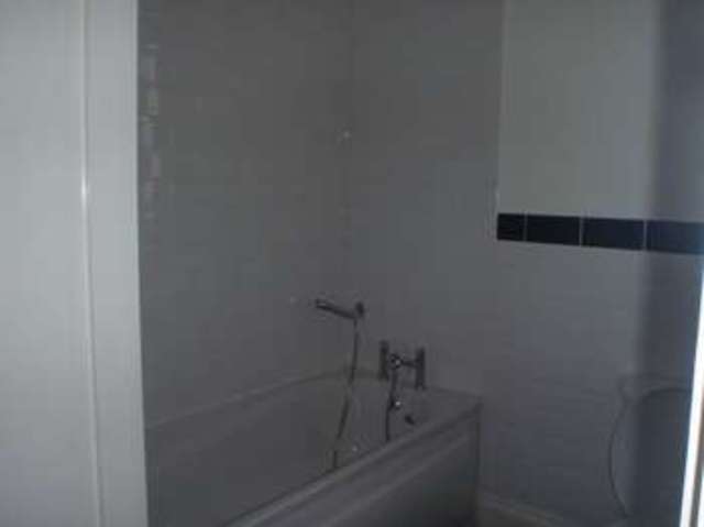  Image of 4 bedroom Terraced house to rent in Green Lane Portsmouth PO3 at Copnor Portsmouth Hampshire, PO3 5EZ