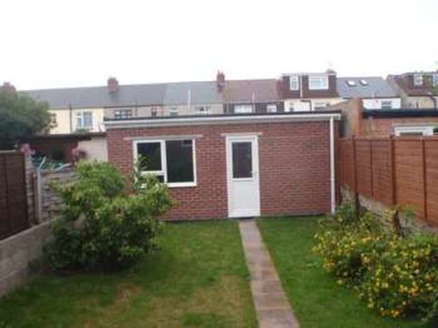  Image of 4 bedroom Terraced house to rent in Green Lane Portsmouth PO3 at Copnor Portsmouth Hampshire, PO3 5EZ