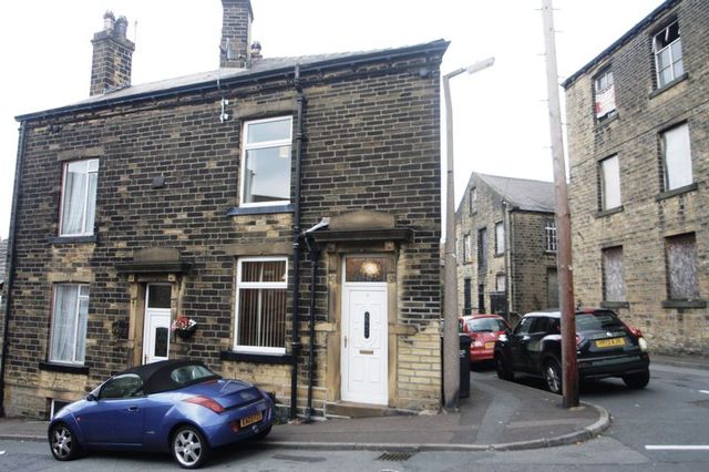  Image of 2 bedroom Terraced house to rent in Green Lane Greetland Halifax HX4 at Green Lane Greetland Halifax, HX4 8AB