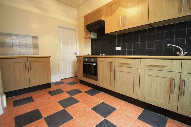  Image of 2 bedroom Terraced house to rent in Green Lane Greetland Halifax HX4 at Green Lane Greetland Halifax, HX4 8AB