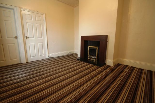  Image of 2 bedroom Terraced house to rent in Green Lane Greetland Halifax HX4 at Green Lane Greetland Halifax, HX4 8AB