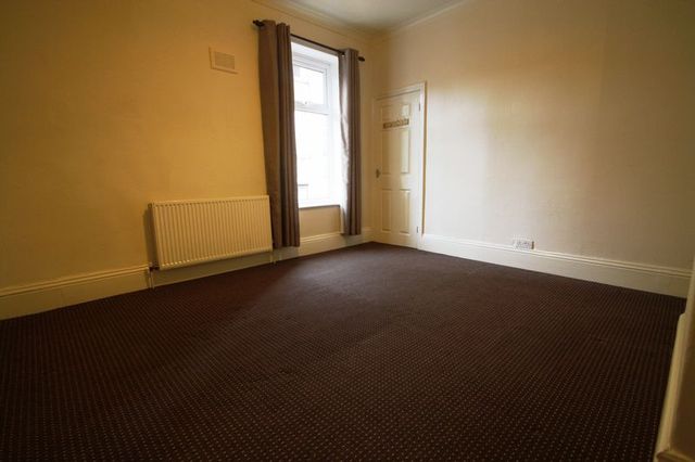  Image of 2 bedroom Terraced house to rent in Green Lane Greetland Halifax HX4 at Green Lane Greetland Halifax, HX4 8AB