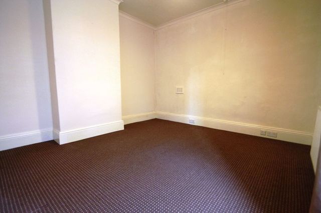  Image of 2 bedroom Terraced house to rent in Green Lane Greetland Halifax HX4 at Green Lane Greetland Halifax, HX4 8AB