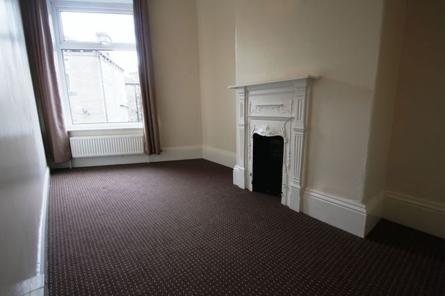  Image of 2 bedroom Terraced house to rent in Green Lane Greetland Halifax HX4 at Green Lane Greetland Halifax, HX4 8AB